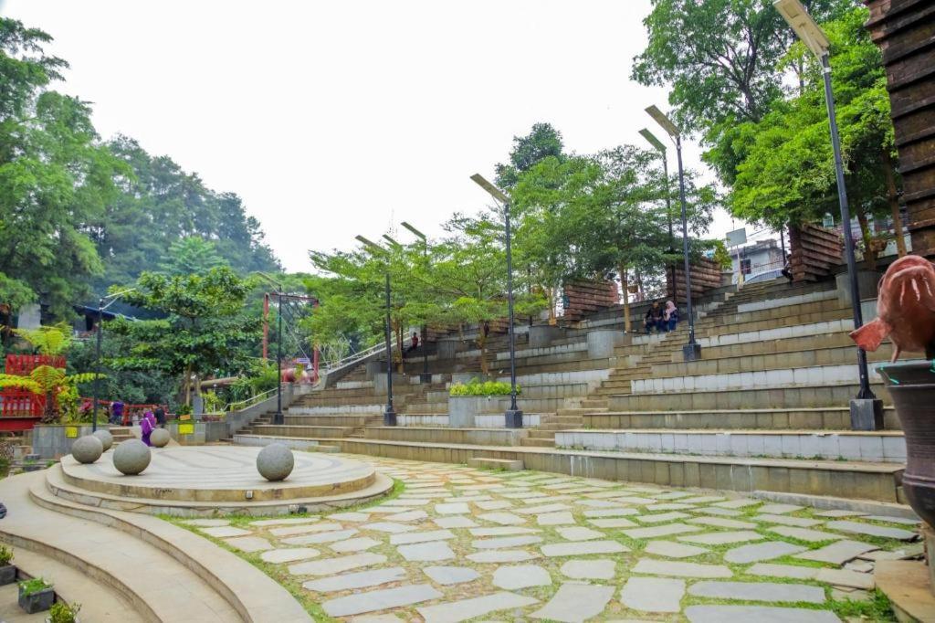 Travello Hotel Bandung Exterior foto