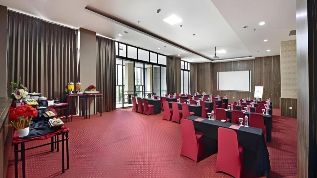 Travello Hotel Bandung Exterior foto