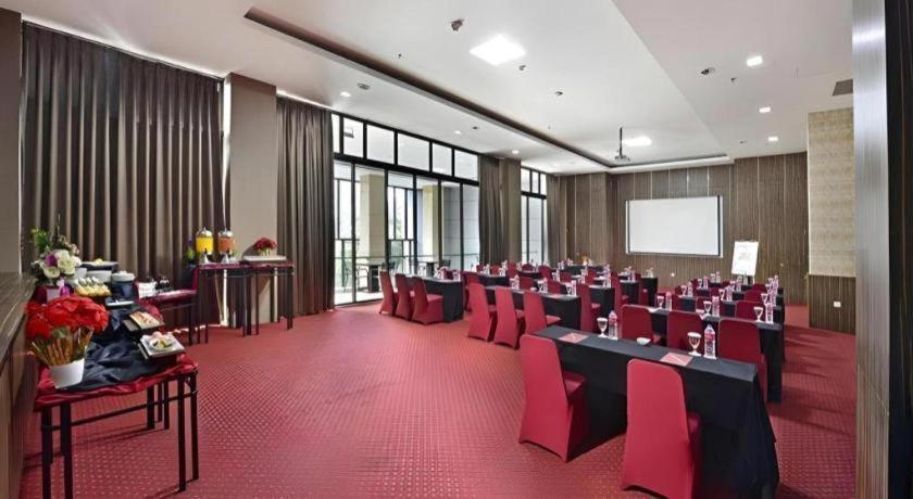 Travello Hotel Bandung Exterior foto