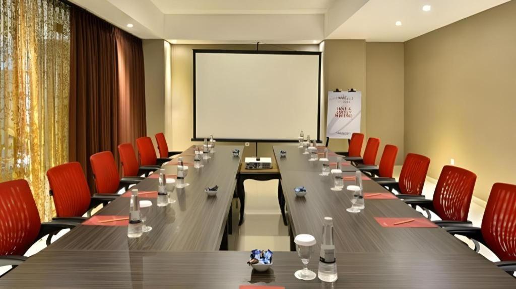 Travello Hotel Bandung Exterior foto