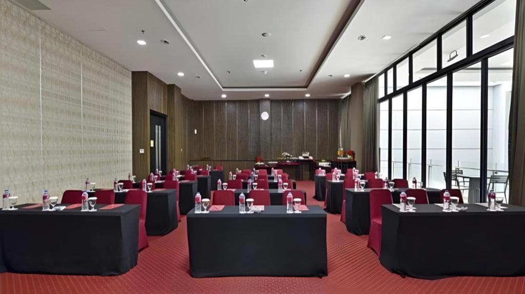 Travello Hotel Bandung Exterior foto