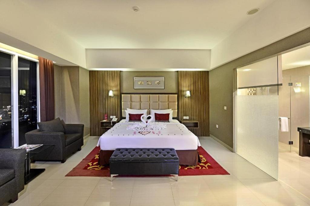Travello Hotel Bandung Exterior foto